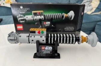 This Star Wars Lego Lightsaber Has a Kyber Crystal and I Love It